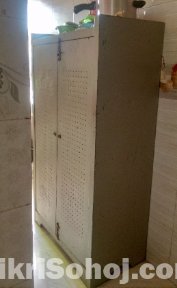 ভালো কন্ডিশনের আলমিরা বিক্রয় করা হবে